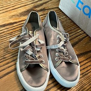 Pink velvet tennis shoes